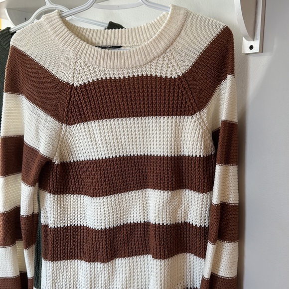 Sweater bundle - Picture 2 of 3